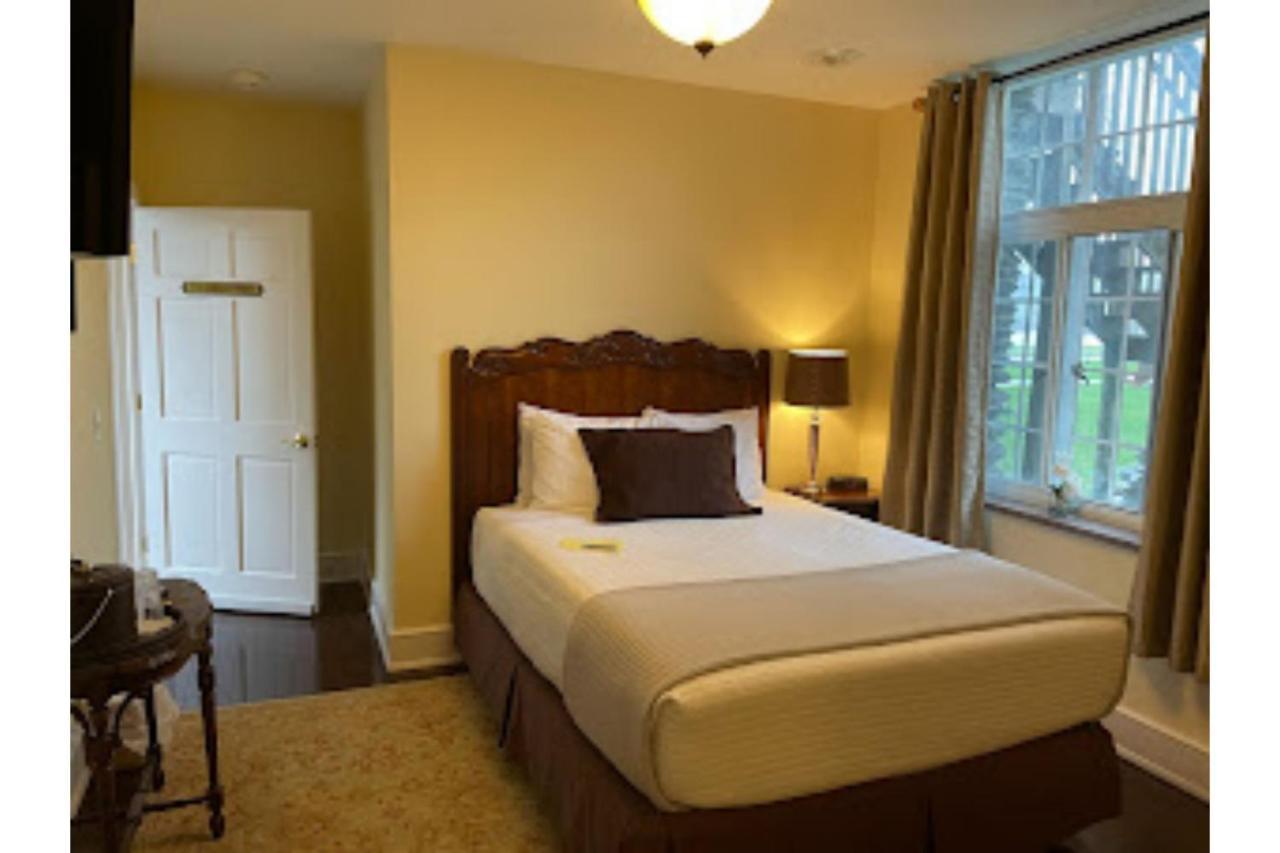 Bed and Breakfast The Manor On Front Harrisburg Pokoj fotografie